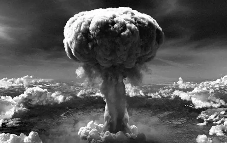 ابر قارچی انفجار بمب اتمی هیروشیما